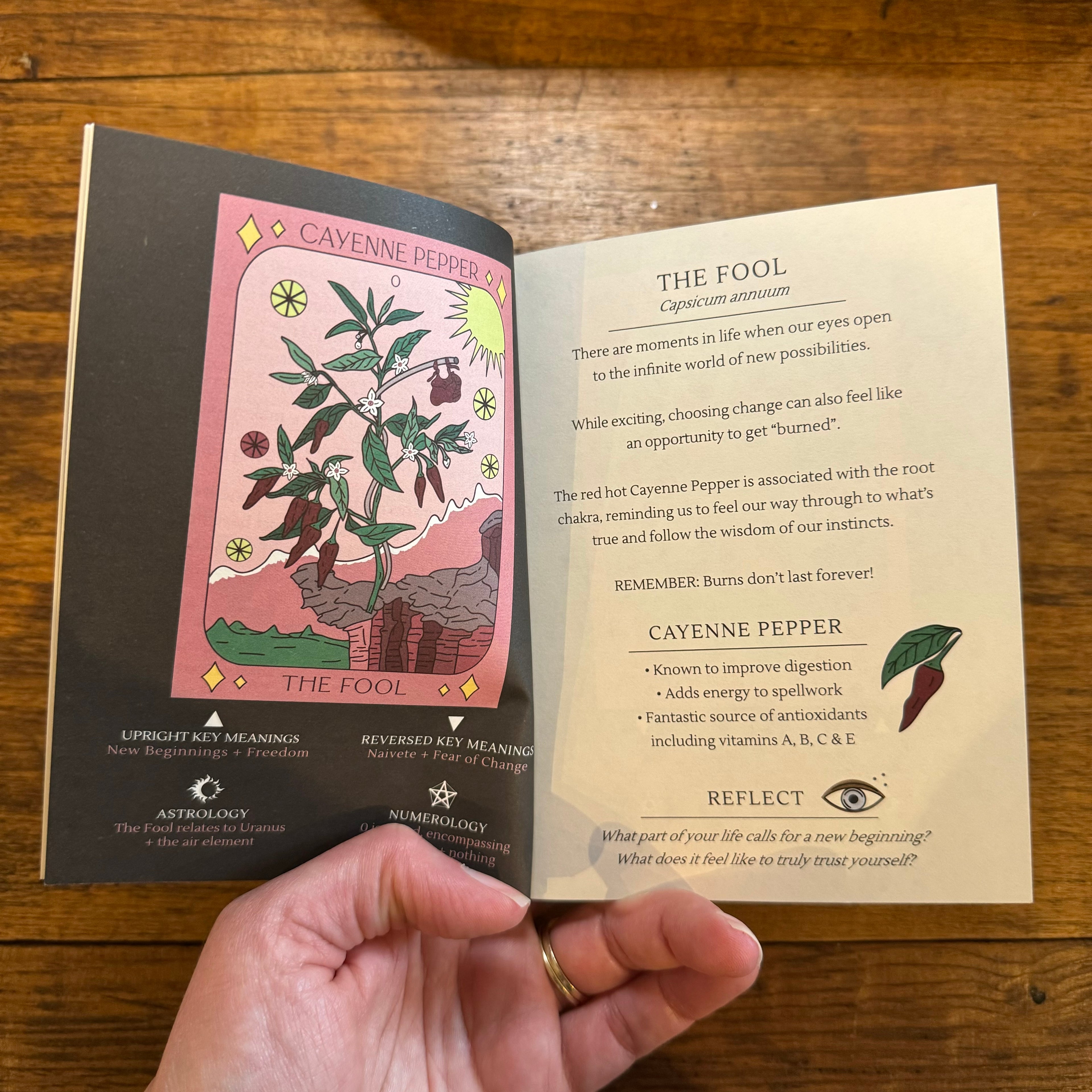 Botanical Tarot Deck &amp; Guidebook