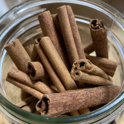 Cinnamon Sticks (Cinnamomum burmanni)